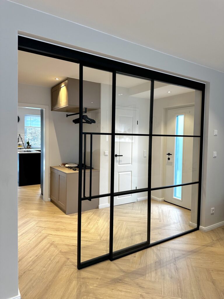 Loft Schiebetür mit einem FIX-Element und Klarglas als Wohnzimmertür