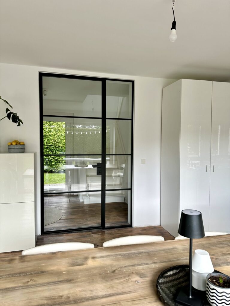 Lofttür mit Seitenteil als Glastür für Wohnzimmer in Maßanfertigung