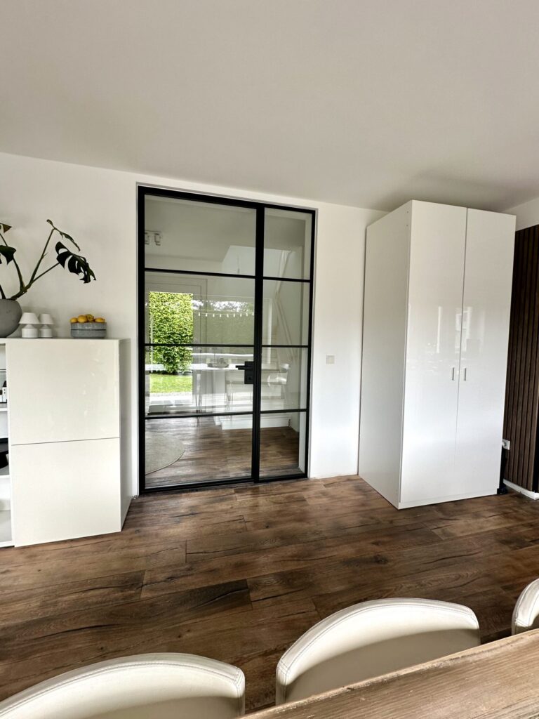 Lofttür mit Seitenteil als Glastür für Wohnzimmer in Maßanfertigung